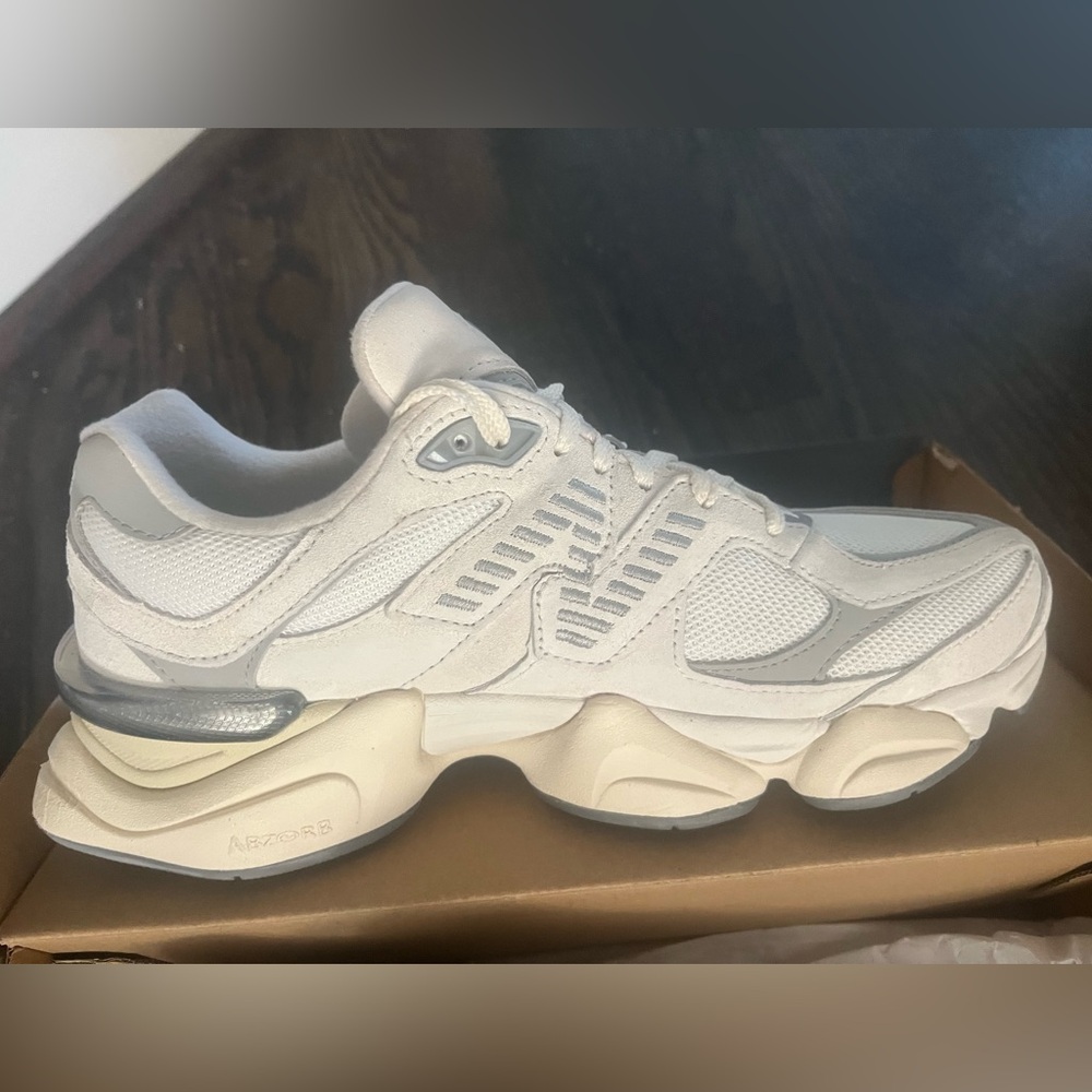 Women's New Balance 9060 - Sea Salt!
